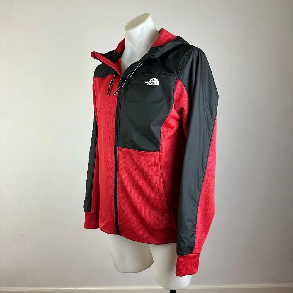 The North Face dynamic red